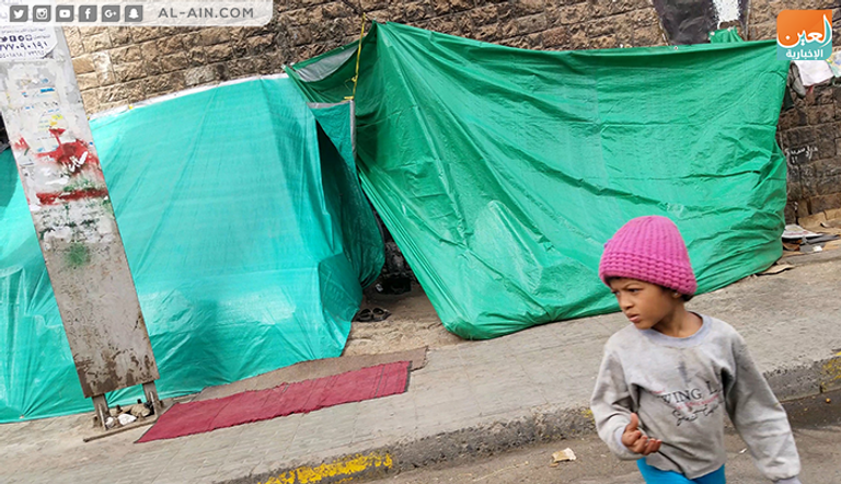 "شوارع صنعاء" مهرجان تسول في ظل الانقلاب الحوثي متسولات في شوارع صنعاء