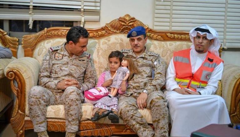 التحالف يسلم طفلة يمنية للشرعية استخدمها الحوثي درعا بشريا