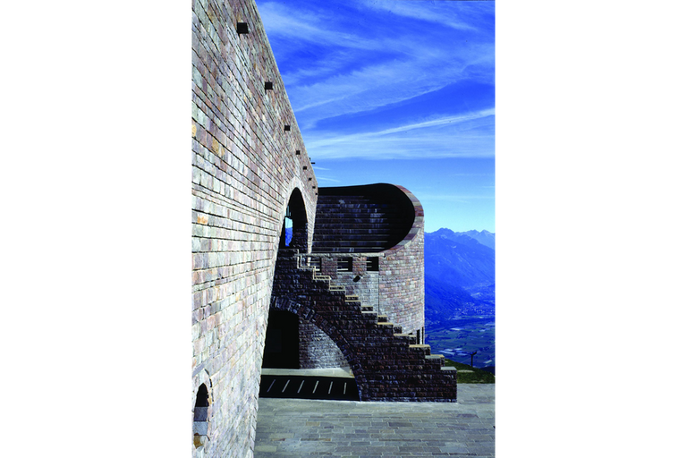 المعماري السويسري ماريو بوتا 