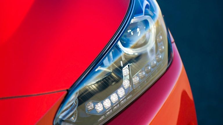 فيلوستر.. مميزات رياضية وعيوب تقليدية