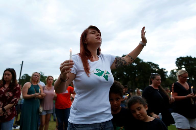 بعض ذوي الضحايا في حالة صدمة