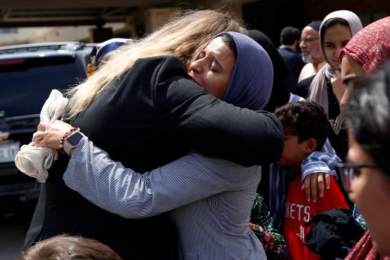 بعض ذوي الضحايا في حالة صدمة