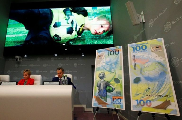 تصميم جديد لـ 100 روبل الروسية بمناسبة المونديال