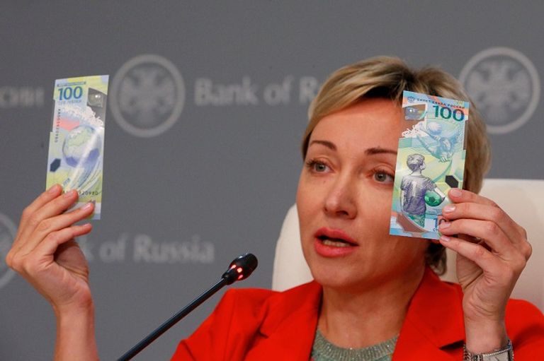 تصميم جديد لـ 100 روبل الروسية بمناسبة المونديال