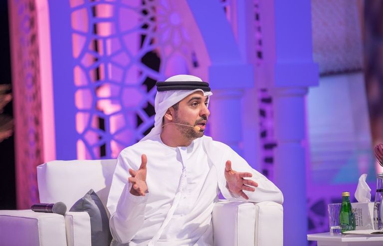 المنشد محمود التهامي في جانب من فعاليات الجلسة