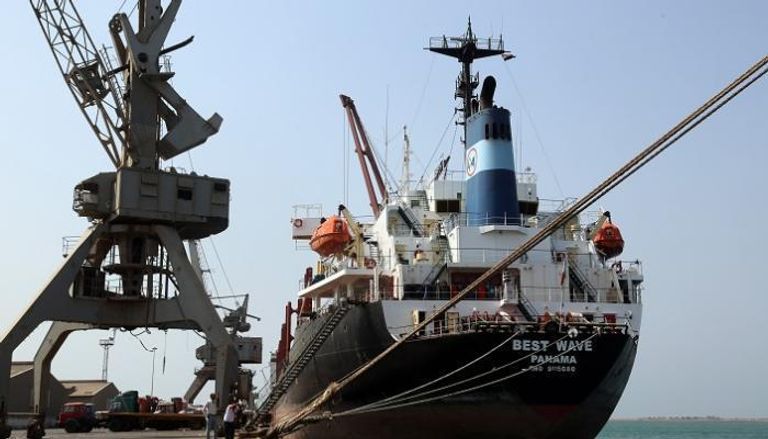 سفينة مساعدات في ميناء الحديدة اليمني - أرشيف