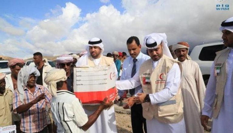 مساعدات الهلال الأحمر الإماراتي لأهالي سقطرى (أرشيفية)