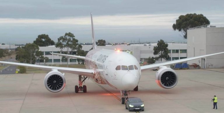 سيارة تويوتا توندرا تسحب مكوك فضائي