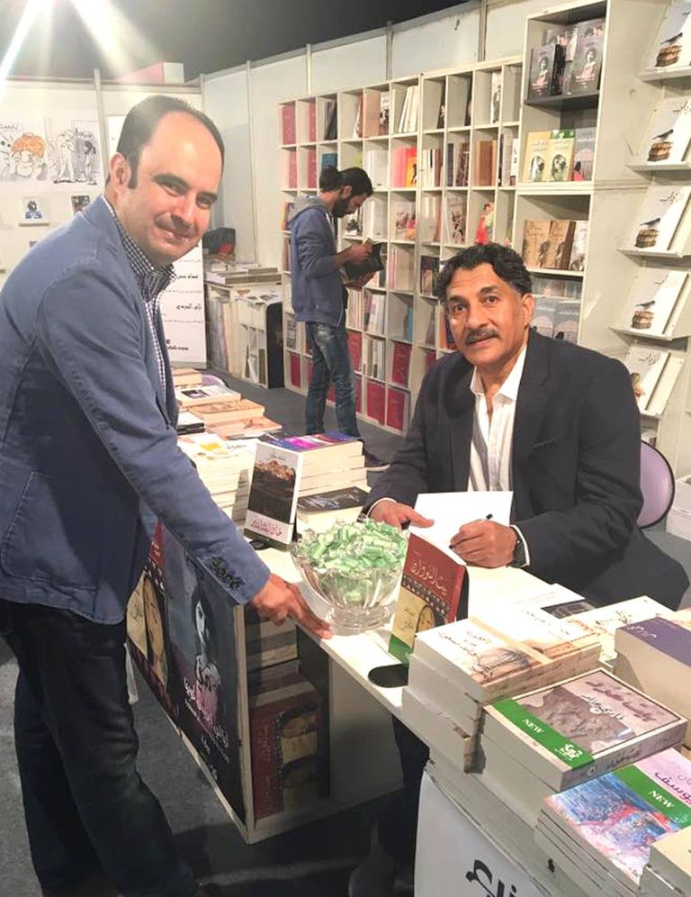 الروائي العراقي محمد حياوي في حفل توقيع روايته "بيت السودان" الروائي العراقي محمد حياوي
