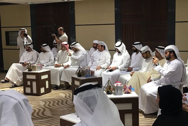 الدكتور علي راشد النعيمي في مجلس نادي دبي للصحافة الرمضاني