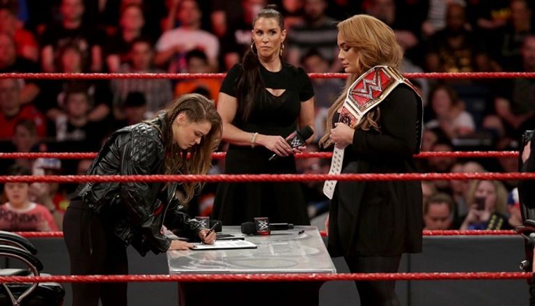 ستيفاني ماكمان ترحب بنيا جاكس وروندا راوزي