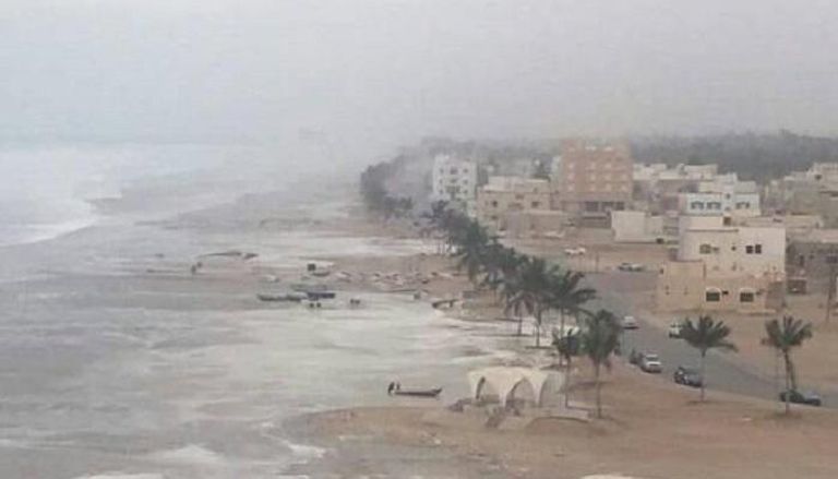 مقدمات إعصار مكونو تصل سواحل المهرة اليمنية