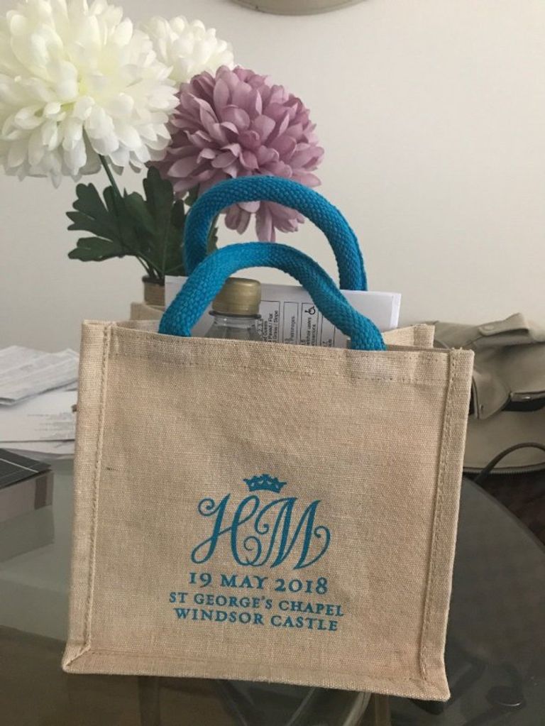 تتضمن الهدية رسالة ترحيب من هاري وميجان 