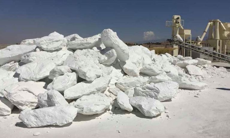 مصنع لمعالجة التلك بالقرب من نانجارهار 