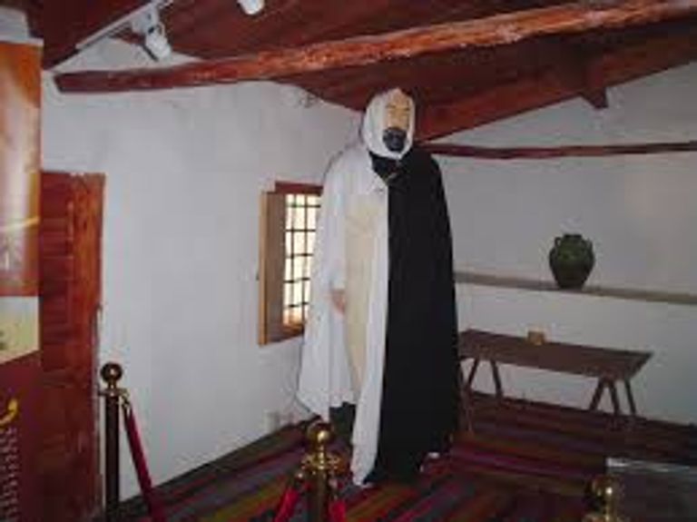 تمثال الأمير عبد القادر في متحف المدينة قلب مدينة مليانة الجزائرية