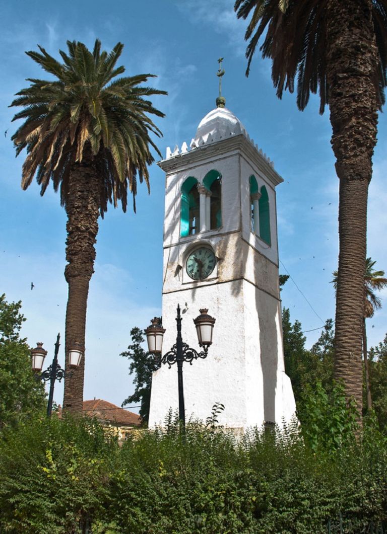 ساعة المدينة قلب مدينة مليانة الجزائرية