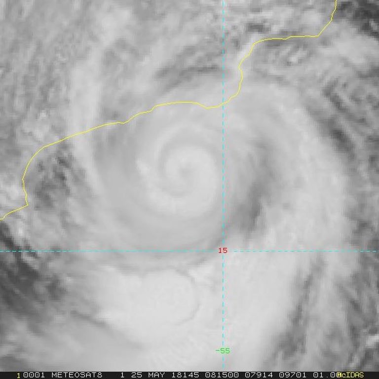 آخر تطورات إعصار مكونو لحظة بلحظة