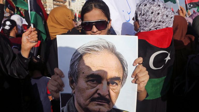 المشير خليفة حفتر قائد الجيش الليبي وعقيلة صالح رئيس مجلس النواب