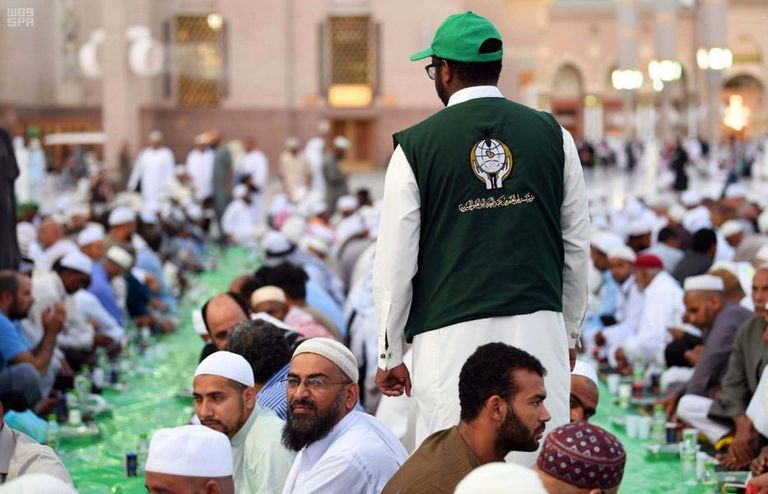موائد الإفطار في المسجد النبوي 