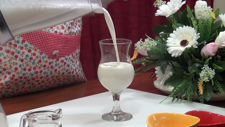 عصير الحليب باللوز عصير الحليب باللوز