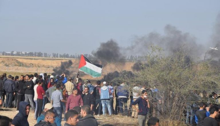 جانب من عنف الاحتلال تجاه المتظاهرين الفلسطينيين في قطاع غزة
