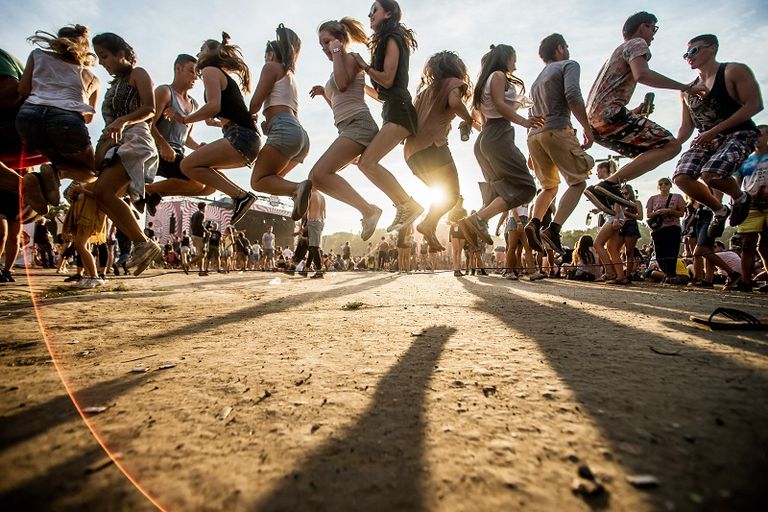 تعرف على 6 أسرار للسعداء حول العالم