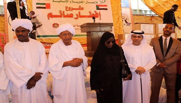 سفارة الإمارات بالخرطوم تواصل مشروع إفطار الصائم