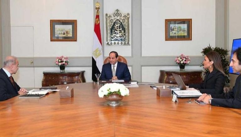 الرئيس السيسي خلال اجتماع مع رئيس الوزراء ووزيرة الاستثمار