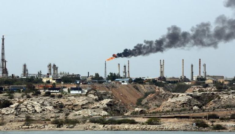 محطة إيرانية لتحميل النفط في جزيرة خرج 