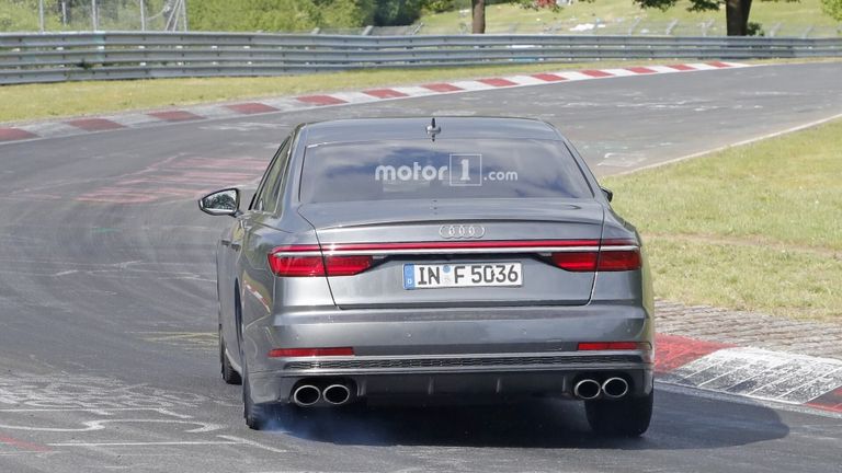 السيارة أودي S8