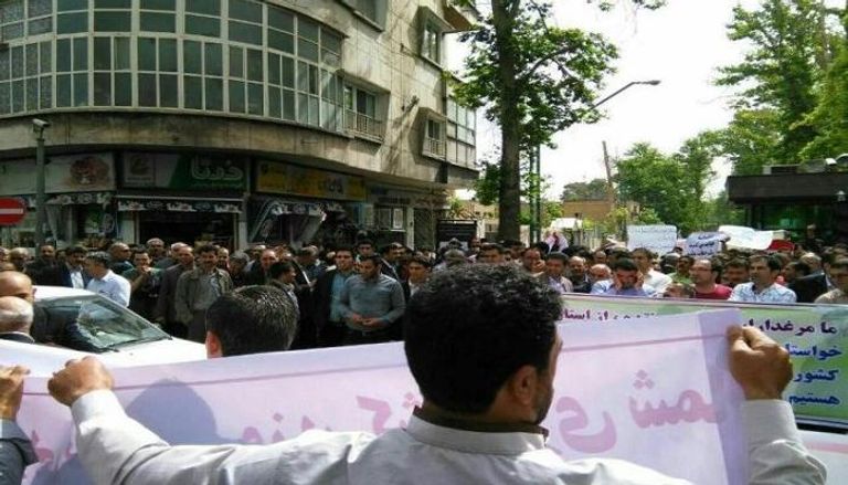 احتجاجات غاضبة أمام مقر الرئاسة الإيرانية في طهران