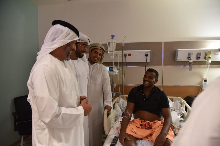 مندوب مؤسسة خليفة الإنسانية في سقطرى يتفقد مصابي مكونو بمستشفيات أبوظبي