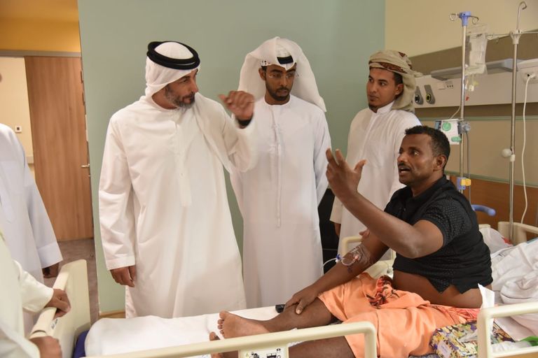 مندوب مؤسسة خليفة الإنسانية في سقطرى يتفقد مصابي مكونو بمستشفيات أبوظبي