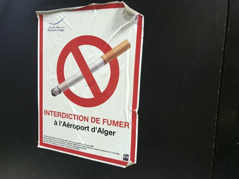 منع التدخين في مطار الجزائر قانون لردع المدخنين في الجزائر
