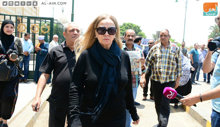 نجوم الفن يشيعون جثمان الراحلة مديحة يسري