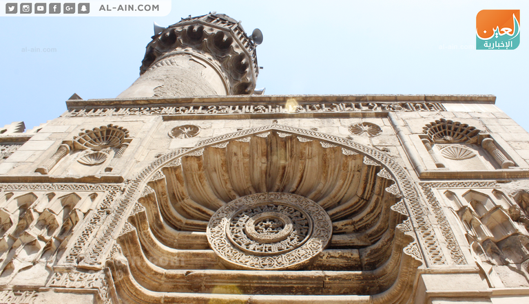 واجهة مسجد الأقمر تتفرد بتفاصيل معمارية لم تكن سائدة في العصر المملوكي واجهة مسجد الأقمر بالقاهرة الفاطمية