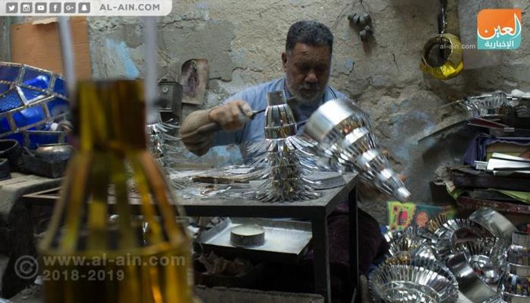 الحاج سلامة من أقدم صناع فوانيس رمضان في مصر