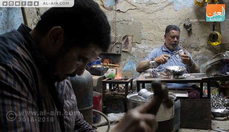 الحاج سلامة من أقدم صناع فوانيس رمضان في مصر