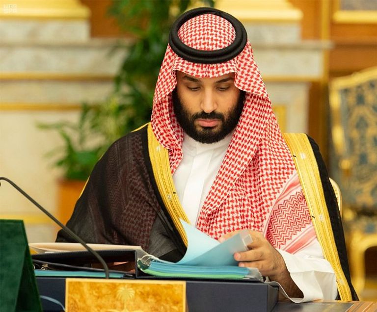 ولي العهد السعودي الأمير محمد بن سلمان خلال جلسة مجلس الوزراء الملك سلمان بن عبدالعزيز آل سعود خلال جلسة مجلس الوزراء
