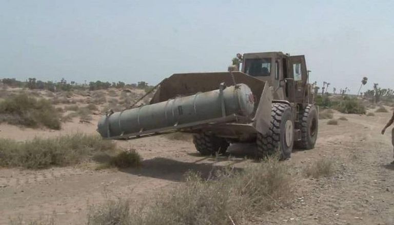 صواريخ باليستية تركتها المليشيا الحوثية قبل فرارها بالساحل الغربي