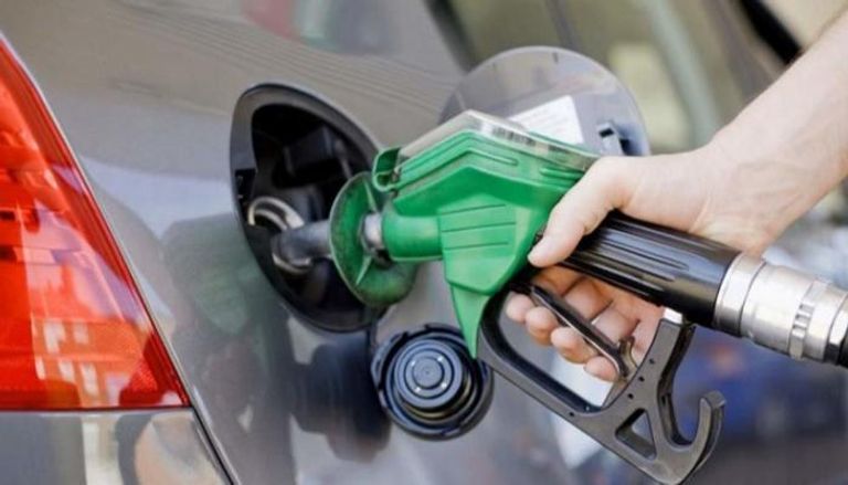 أسعار الوقود تزيد معاناة القطريين