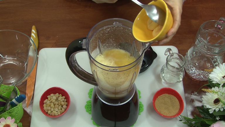 إضافة المشمش المجفف المنقوع عصير الحمضيات والفواكه المجففة