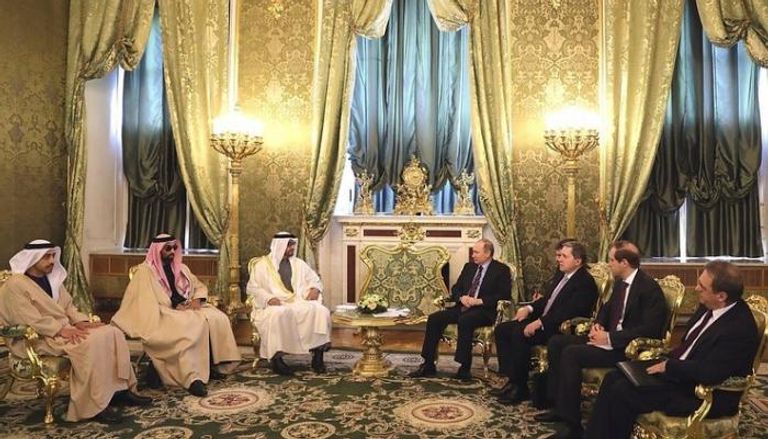 بوتين يستقبل الشيخ محمد بن زايد الشيخ محمد بن زايد آل نهيان وبوتين - أرشيفية