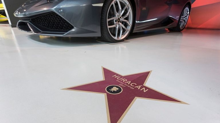 سيارات لامبورجيني بالمعرض