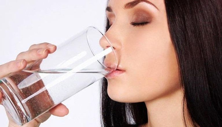 شرب كمية كافية من الماء في السحور يحمي الجسم من الجفاف