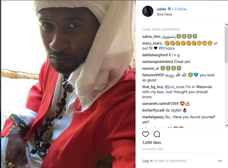 المغني والممثل الأمريكي آشر يعوم في مياه واحة سيوه بمصر