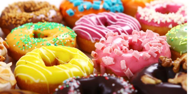 هوليوود تحتفل باليوم الوطني لحلوى الدونت على طريقتها