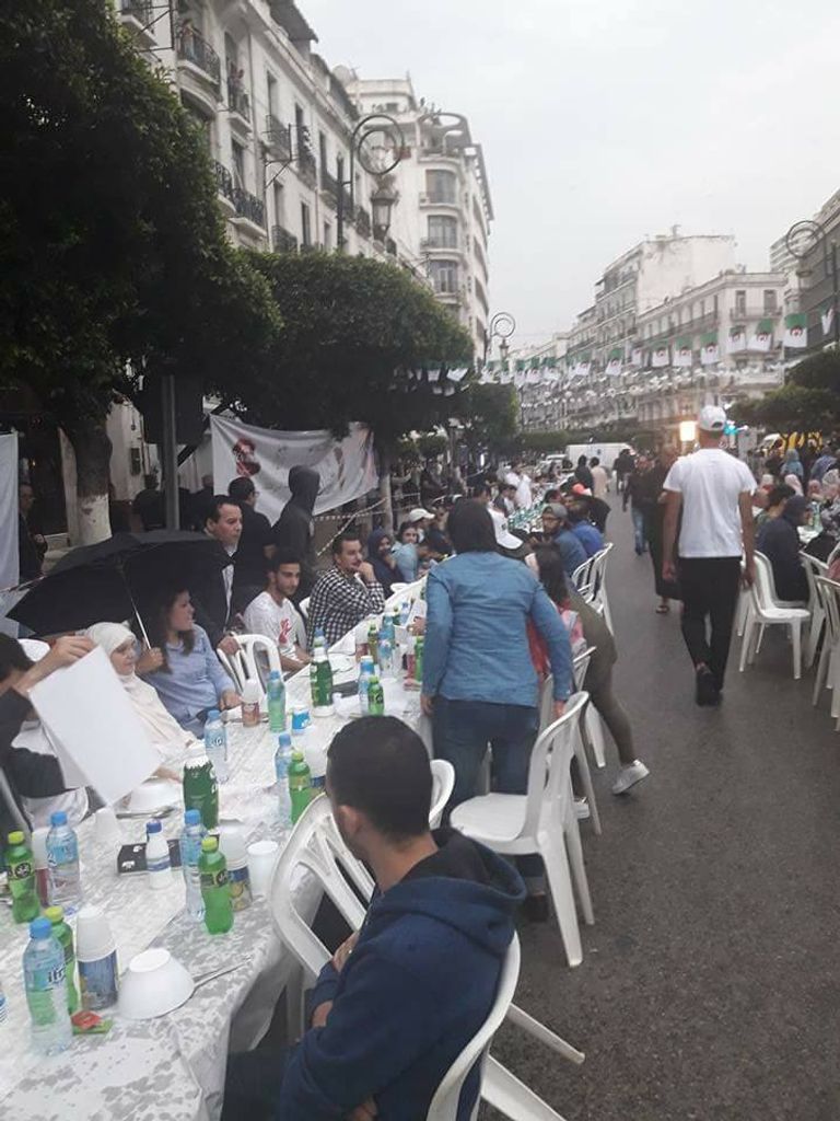 إفطار جماعي في ساحة أودان بالجزائر العاصمة