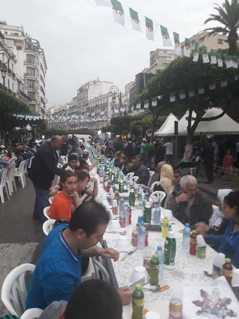 إفطار جماعي في ساحة أودان بالجزائر العاصمة