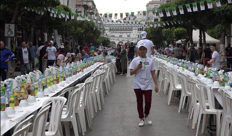 إفطار جماعي في ساحة أودان بالجزائر العاصمة